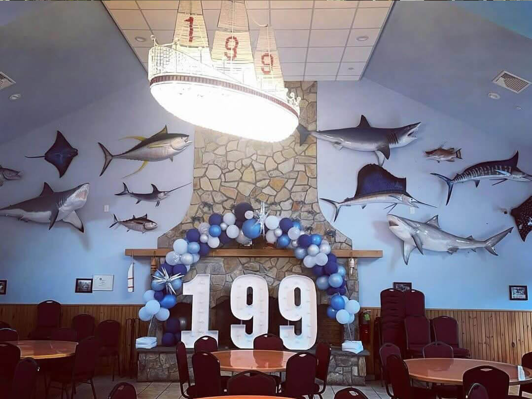 Private Room with Balloon arch